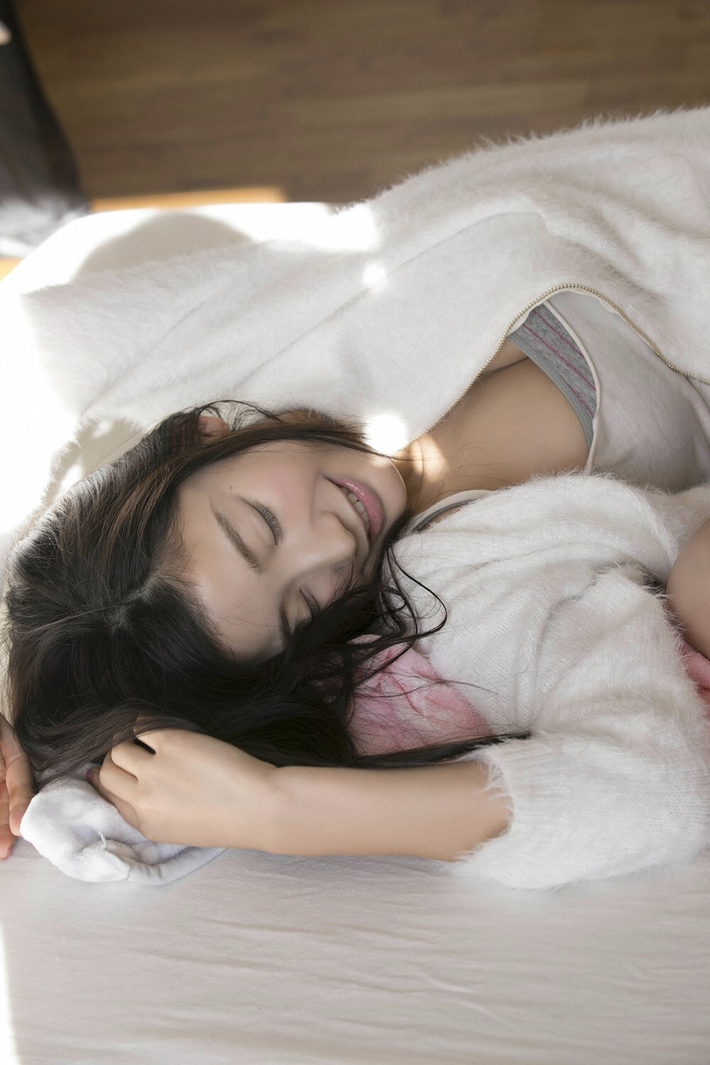 YS-Web-Vol.811 Yuka Ogura 小倉優香 女神降臨